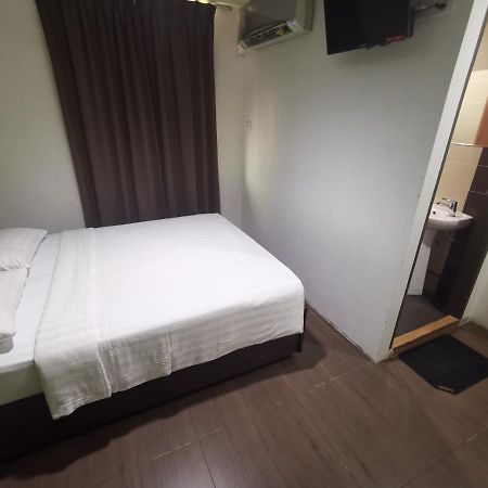 Red Tomato Hotel Labuan Exterior photo