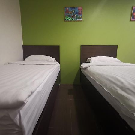 Red Tomato Hotel Labuan Exterior photo